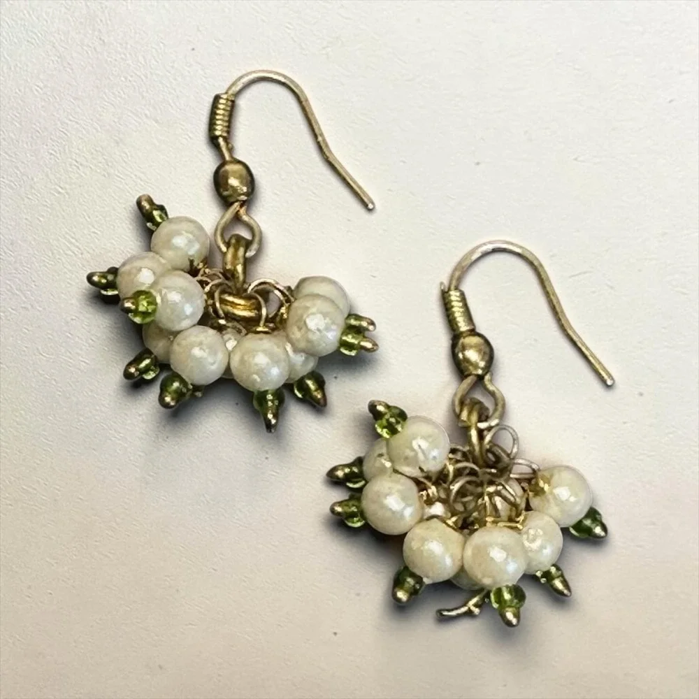 Vintage Cluster Bead Dangle Earrings‎ White Faux Pearl Green Accent Boho